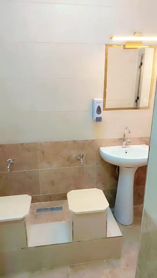 تأهيل حمامات مصرف المزارع التجاري - image 3